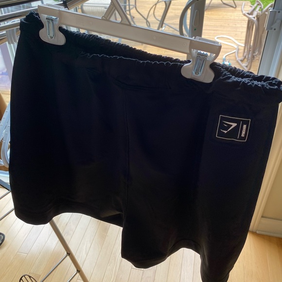 black gymshark shorts - Picture 2 of 4